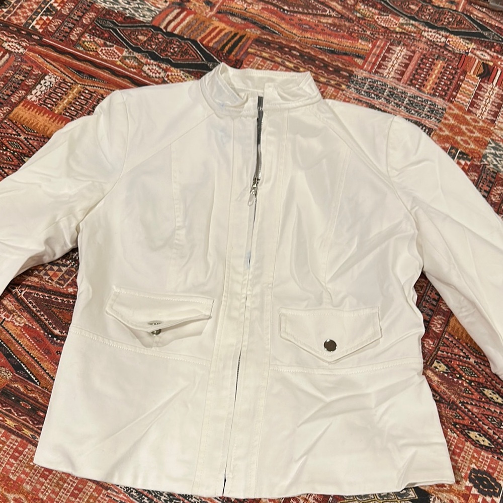White Utility Jacket with Structured Design and 3/4 Sleeves